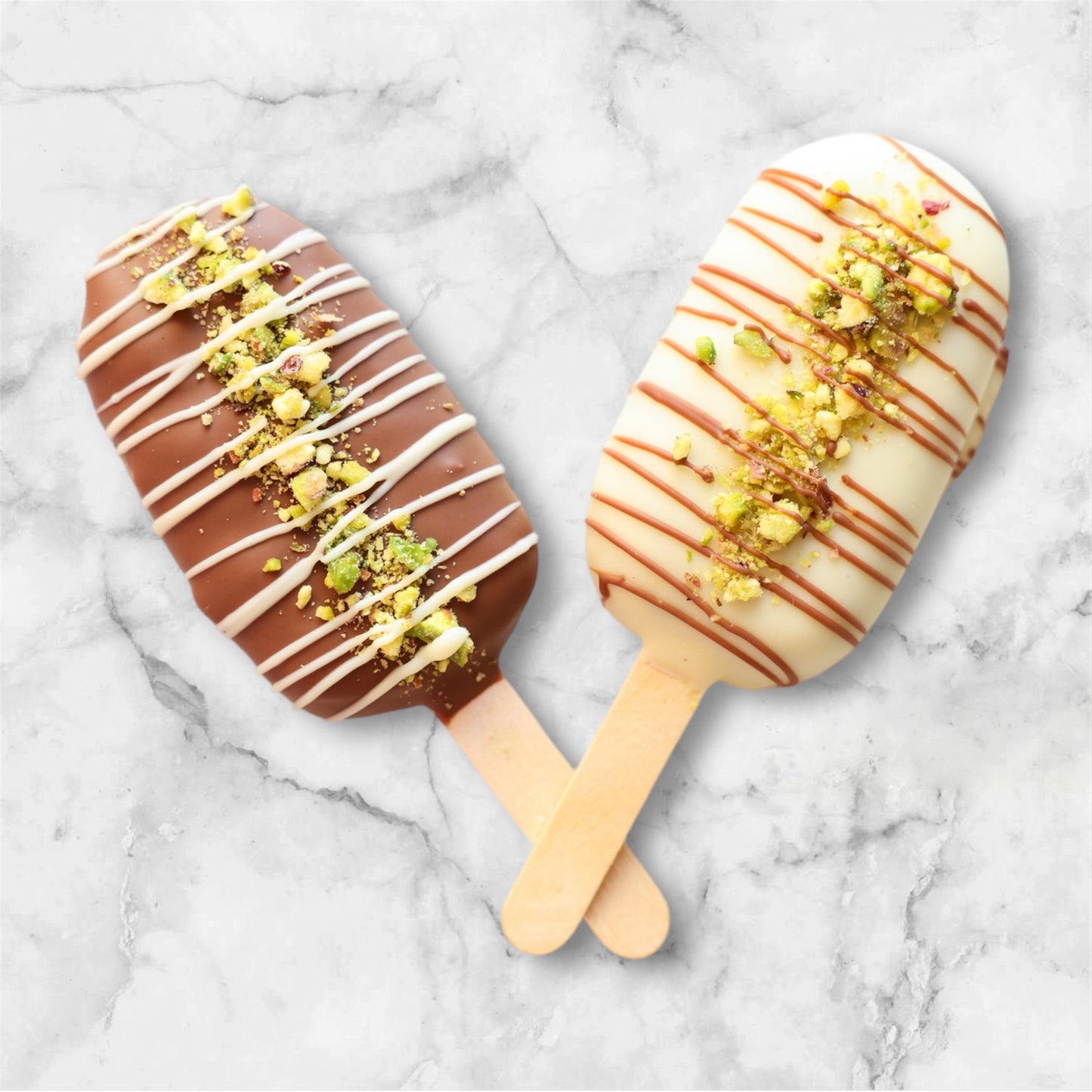 Twee Magnums Dubai chocolade met pistache.